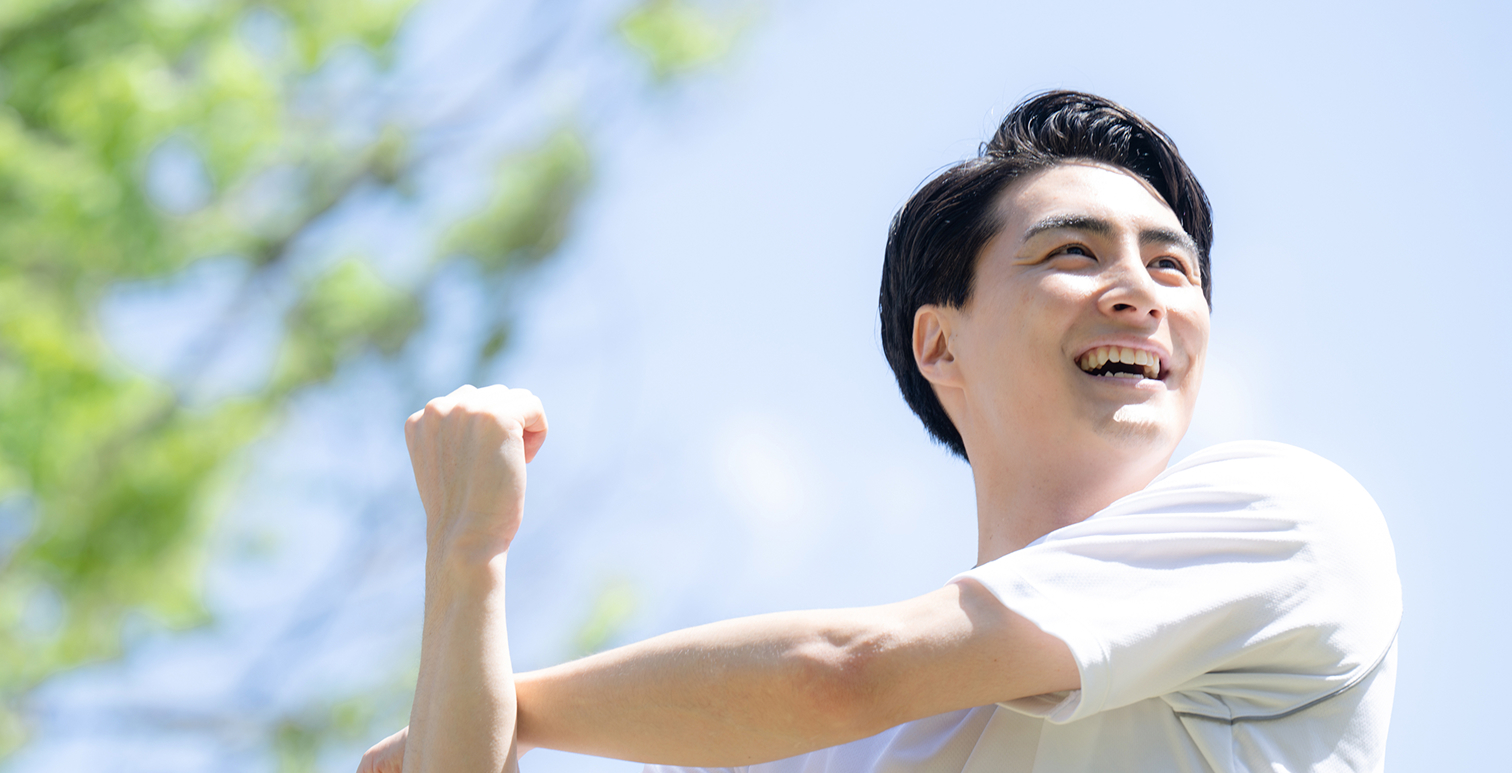 ストレッチをする男性