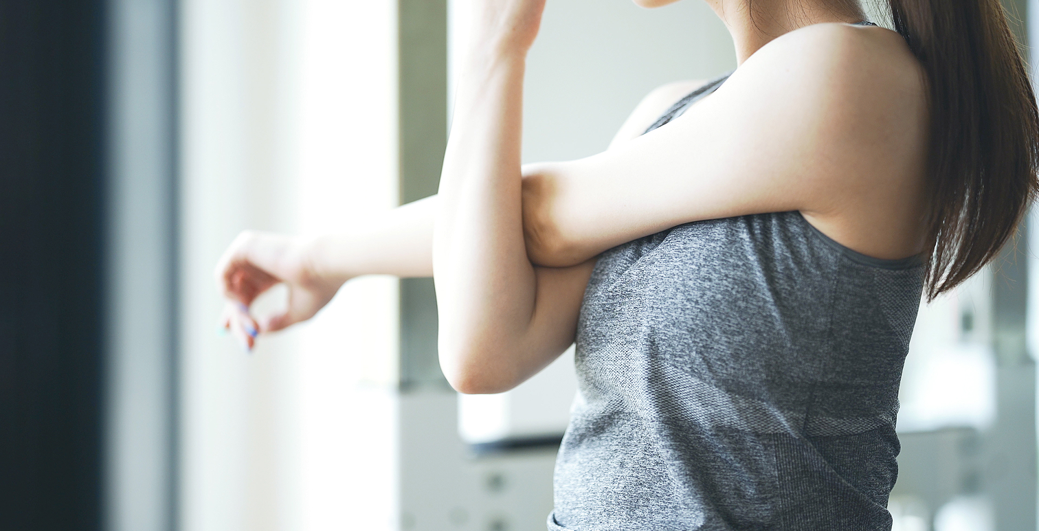 ストレッチする女性